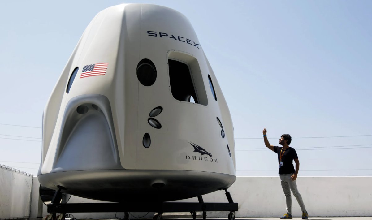 Dette vet vi om den første romturisten SpaceX vil ta med på tur rundt månen